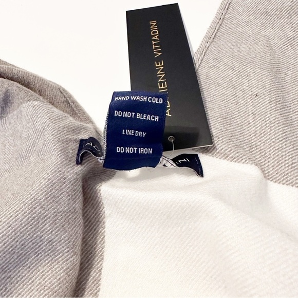 Adrienne Vittadini Plaid Black Gray Fringe Wrap NWT - Picture 5 of 7